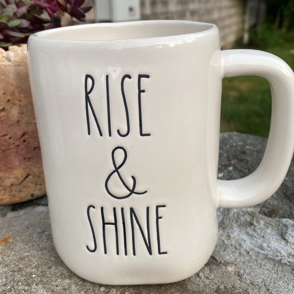 2 Rae Dunn Artesian collection mugs - Picture 3 of 8